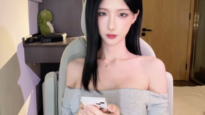 Karena saya tidak bisa berpura-pura bernyanyi, maka saya mohon maaf atas penampilan yang memalukan i