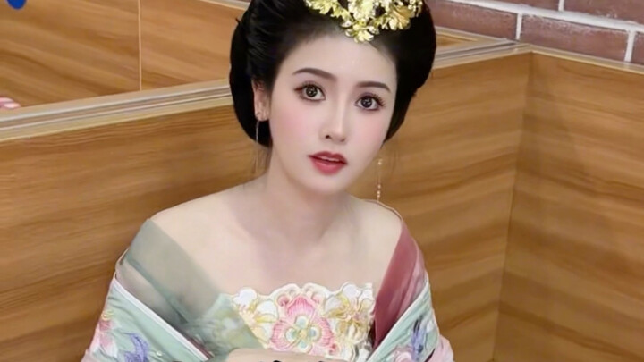 คุณมาเล่นตุ๊กตาแม่ลูกดกที่นี่เหรอ?