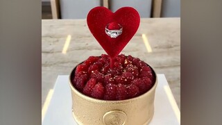 甜点大师制作的“笼中之心”求婚蛋糕...