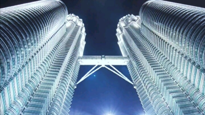 Iconic Tallest Petronas Twin Towers!