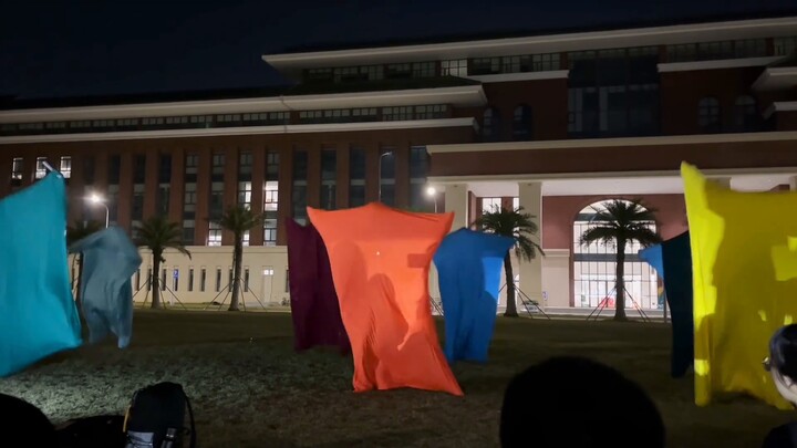 985 Sun Yat-sen University closed the campus and danced on the lawn. No one really cares anymore!