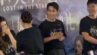 Reaksi Zhu Yilong terhadap komentar mendominasi yang dibuat oleh penggemar Sheniu sangat lucu! ! [Fi