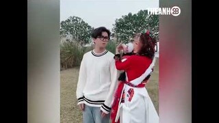 "hông bé ơi "câu này dạo này nổi nhỉ