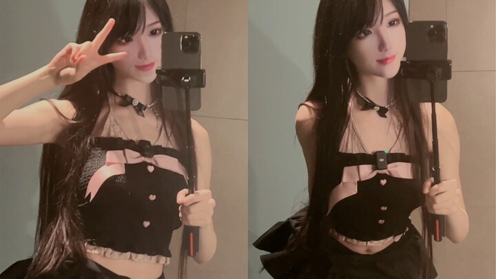 Cô ấy xinh đẹp nhưng đáng xấu hổ.