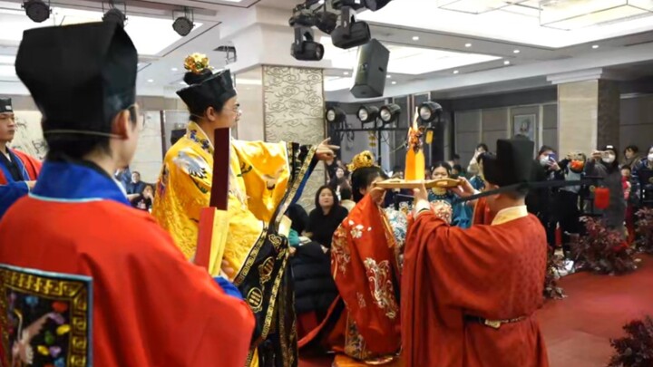 Để đáp lại mong muốn của các bạn qua tin nhắn riêng, mình sẽ đăng vài khoảnh khắc hậu trường ngày cư