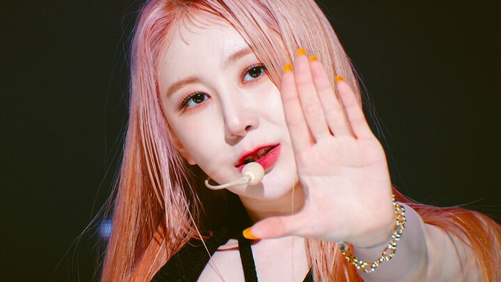 The coolest dance break of the year! Regaining her confidence, the human feathers go crazy! Lee Chae