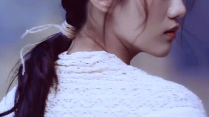 ความทรงจำที่ลึกซึ้งที่สุดในชีวิตของเธอถูกตัวละครเอกของเธอทำลายด้วยมือตนเอง