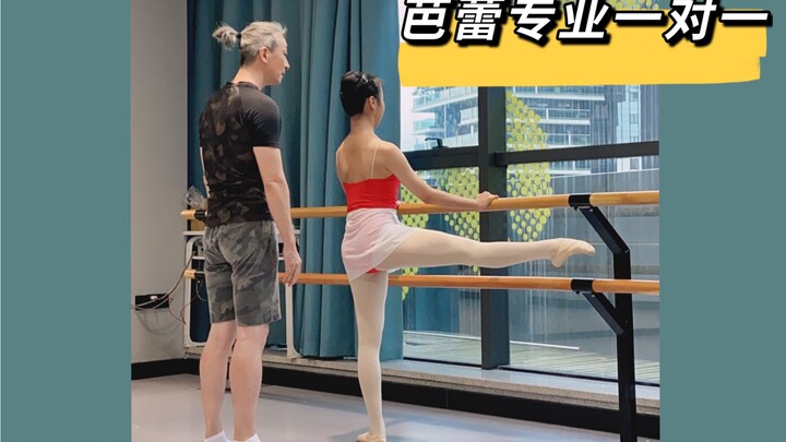 Giáo viên Chu Dịch Quân dạy múa ba lê chuyên nghiệp một kèm một