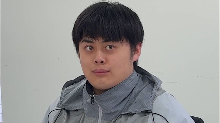 Ai đã bị đánh bại rồi, tôi không nói.