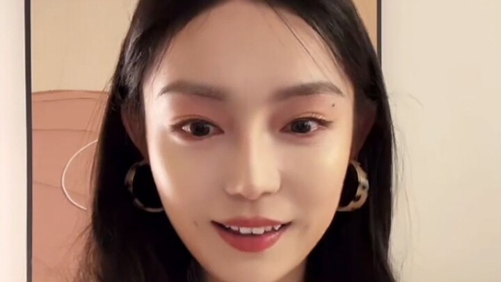 Chen Xinxin & Wu Yulun connect live to listen to “Can You?”; Xinxin gets so caught up in the song th