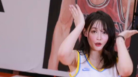 Hot summer! Stadium! Pure jerseys! Come and experience the summer stadium version of "Shake It" with