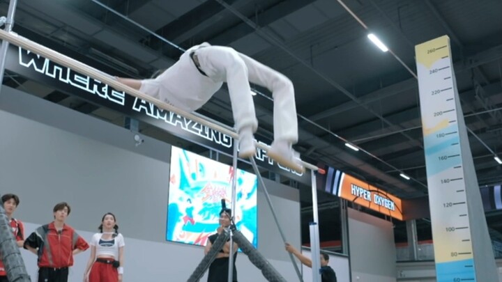 Lin Yi wins over the parkour gym with a single move.