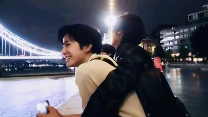 ฉันเป็นพี่เลี้ยงสอนหนังสือให้คุณชายที่นิวยอร์ก ฉันกอดเขาไว้แน่นแล้ว