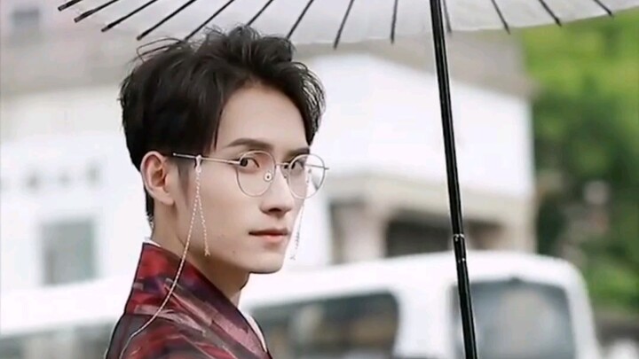 #A Roundup of Hanfu-Costumed Handsome Guys on Douyin# A noble youth should only be seen in paintings