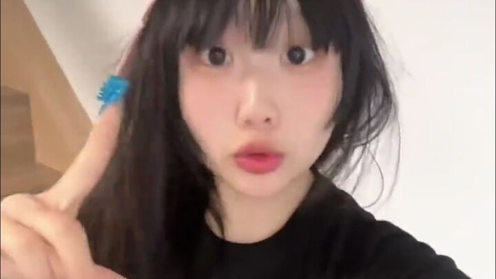 Kitty yang garang langsung melabrak sang penjaga dan temannya karena tidak menghormati perempuan! Ia