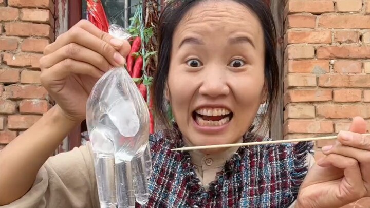 تحدي الطفل الشجاع! إذا نجحت في التحدي، ستحصل على حلوى!