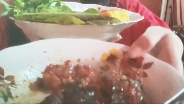 Asmr mukbang ikan tongkol dan lalapan mantap