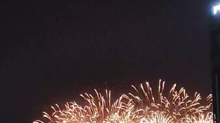 [握手]亲切的问候，[微笑]天天到，[福]美好的祝福，日日报，健康的身体[强]，年年好，快乐的心态，时时笑[微笑]。   吉祥如意早上好![微笑][玫瑰]