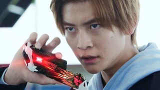 Perhatikan transformasi Kamen Rider yang gelap itu