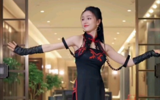 Dance "Pure Land of Bliss". It's Mi Mi, Miss Qing Qianxi.