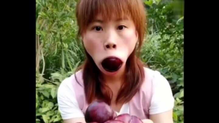 A scene you’d hardly believe if there weren’t a camera recording it.