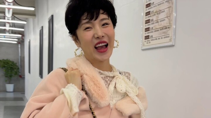 Saya bilang kita adalah klinik kecantikan nomor satu di kota kabupaten, nggak ada yang keberatan kan