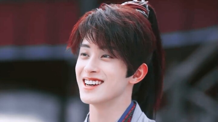 [Ao Ruipeng] Lei Wujie is 100% sweet and his smile is killing. Who can resist such a cute dog!