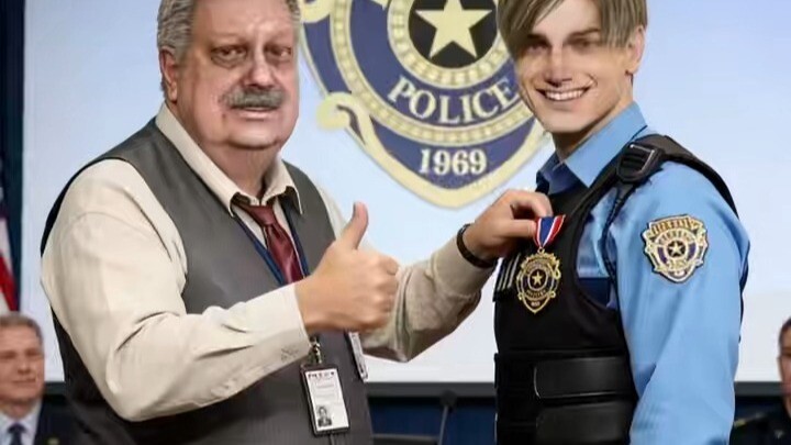 If there had been no biohazard outbreak in Raccoon City, Leon would have joined the force as usual.