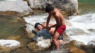 hand fishing | bare hand fishing in Nepal | asala fishing |