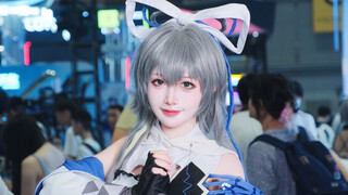 Dia seharusnya menjadi orang pertama di seluruh Internet yang cosplay resonansi detak jantung ulang 
