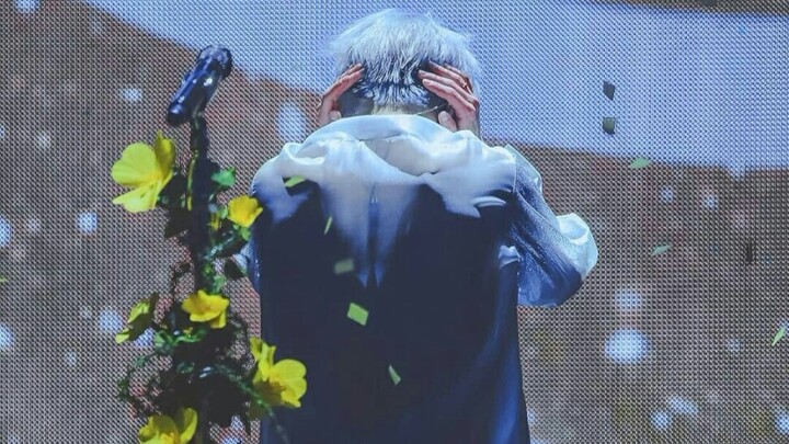 ซิ่วหมิน คิมมินซอก: ได้ยินไหม? เขาพูดว่า: ลาก่อนนะ EXO-L