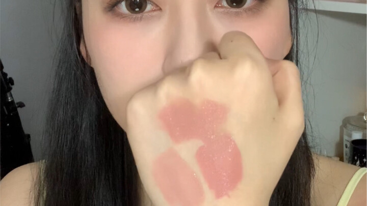 ขอให้ระบบบิ๊กดาต้าแนะนำลิปสติกรองพื้นสองแท่งนี้ให้กับคนริมฝีปากคล้ำด้วยค่ะ!!