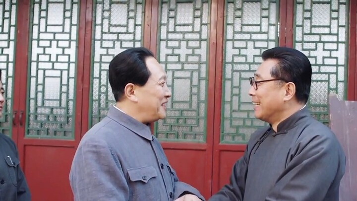 Chairman Mao attended a class reunion and shocked everyone by bringing only one guard with him!