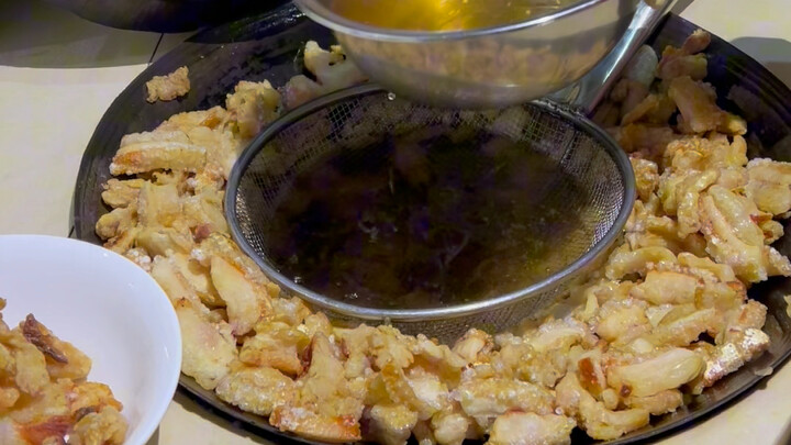 猪油，油渣，油焖肉，馍馍。