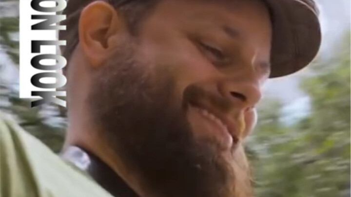 Anh chàng râu rậm sở hữu kỹ năng nói ngược