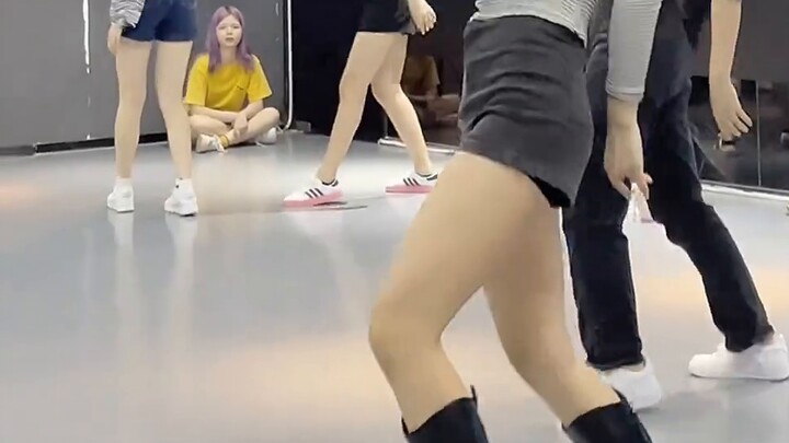 Snake - Girlsplanet 999 Who can not love the beautiful snake clip dance