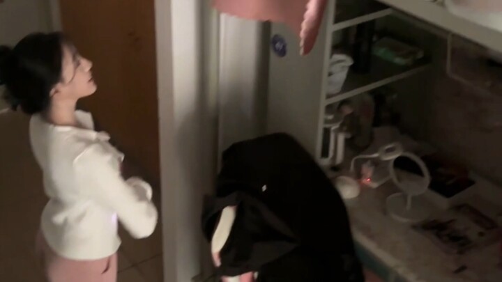 一个寝室果然睡不出两种人