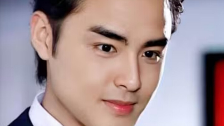 “ฮึ! หลินซินหรูยังว่าฉันหล่อ แล้วเธอจะเอาอะไรมาเทียบกับฉันล่ะ?” ผู้ชายที่ทั้งซินหรูกับปิงปิงต่างก็ปล