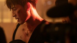 การสอนแจ็คสันเต้นรำบนแท่นยกสูงในยามดึกเป็นอย่างไรบ้าง?