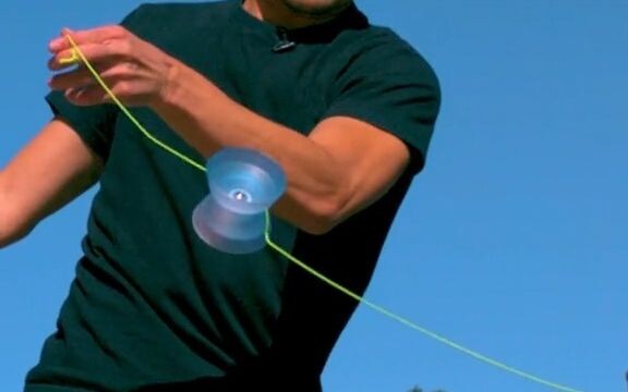 【Ultra-Clear 4K Lens】Nostalgic Throwback! Yoyo Tricks in Slow Motion Are Just So Cool!