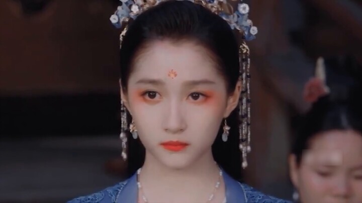 I finally get her looks! Guan Xiaotong looks really good in ancient costumes...