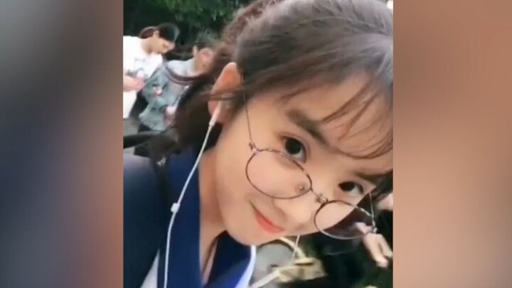 ไม่มีทางต้านทานสาวใส่แว่นได้เลย!