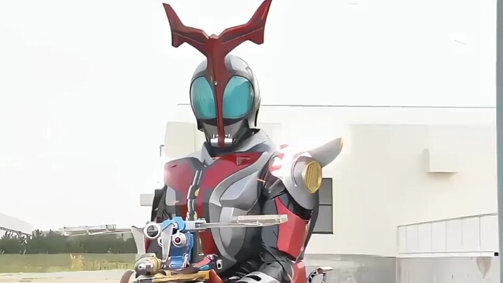 Kabuto: "The same move won't hit you twice."