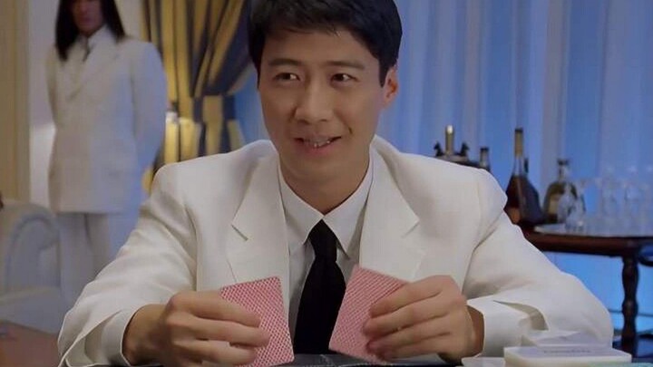 The con man pretended to be a newcomer and dared to bet 5 million with a pair of 8s. The big guys we