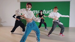قوة مكتملة! ريمكس أغنيتها الجديدة SAD GIRLZ LUV MONEY من قبل Mina Myoung ذات الشعر الأحمر【mu:t studi