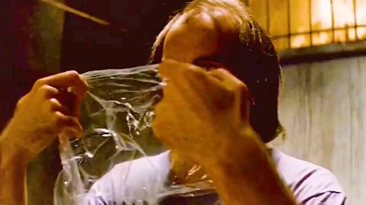 Ngay từ khoảnh khắc anh bước ra khỏi căn phòng, bánh răng định mệnh đã bắt đầu chuyển động.