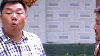 热心小伙帮卖桃却被说赚差价,结果桃子烂地里也没人买