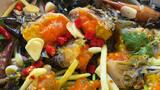 Makanan Thailand: Kepiting dingin dan diasinkan di pasar sayur jatuh cinta dengan rasanya dalam satu