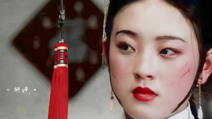 “ملامح حادة وقوية” تُظهر حقًا هيبة إمبراطورة القصر الأوسط التي تهيمن على القصور الستة.