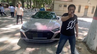 Salah satu kebahagiaan di area utara Zhengda adalah memiliki mobil mewah